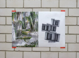 Fotografien von Pflanzen und Gebäuden, präsentiert an der Wand einer ehemaligen Autowerkstatt.